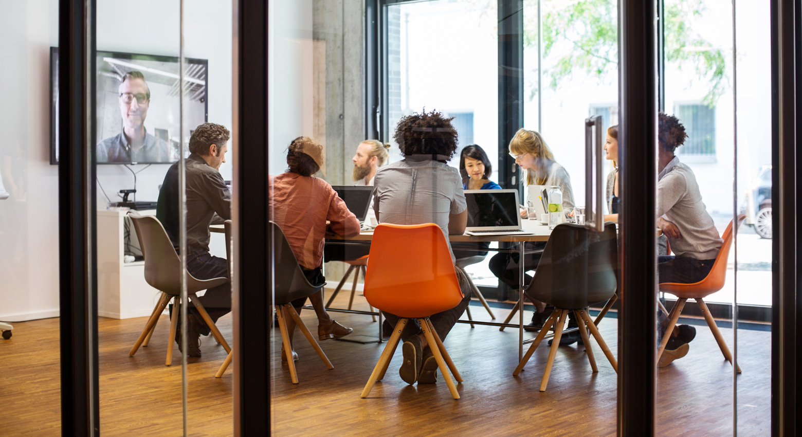 People meeting at table 