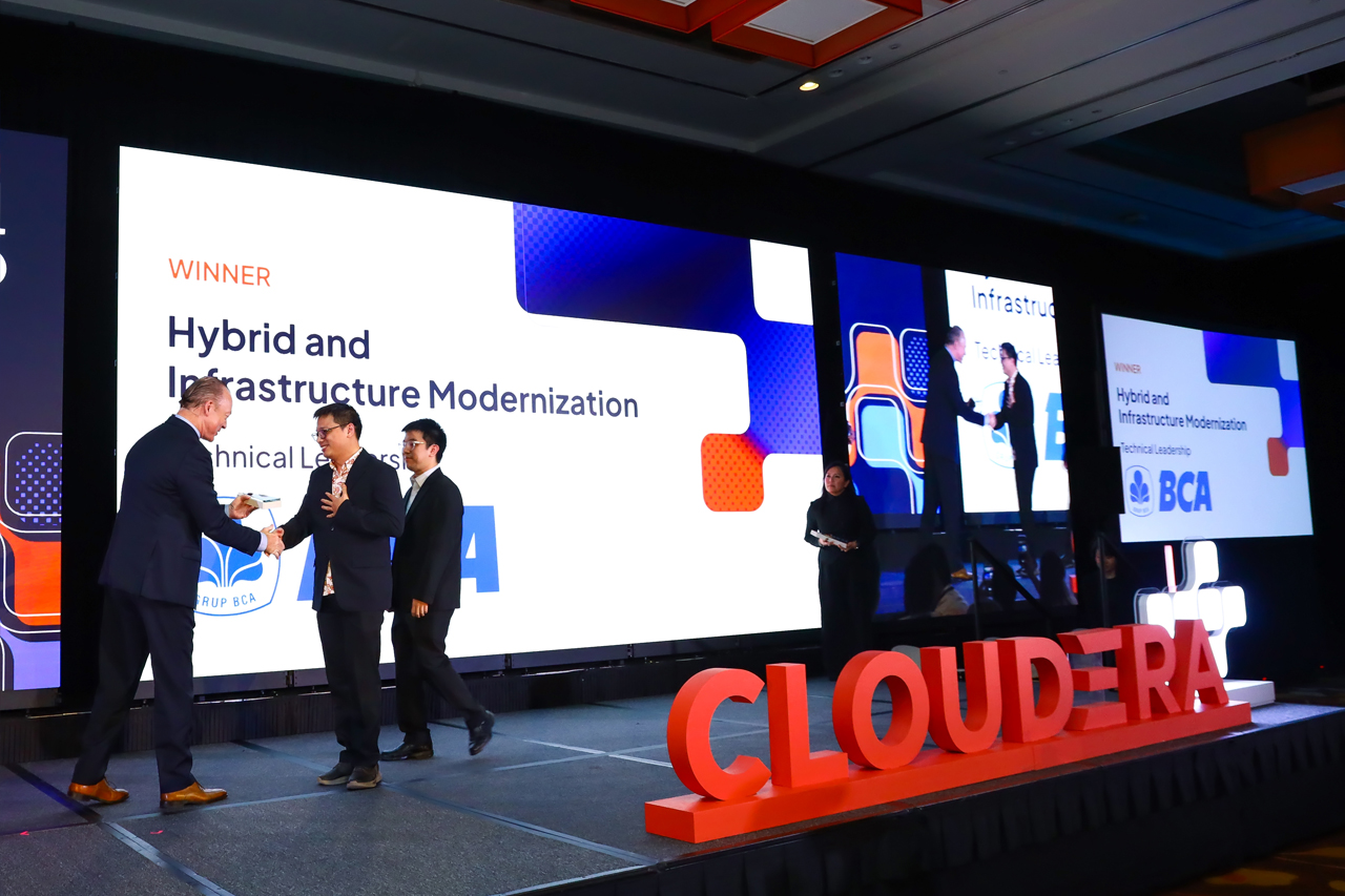 People receiving awards at Evolve