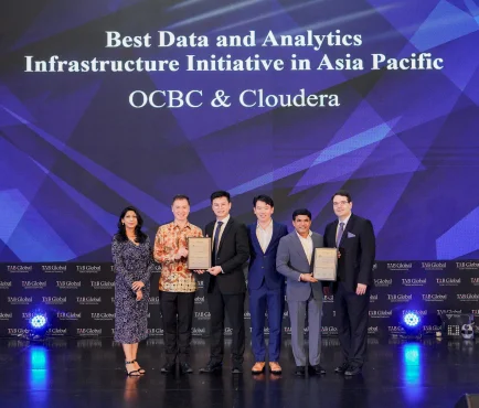 Group of OCBC leads receiving the Best Data and Analytics award