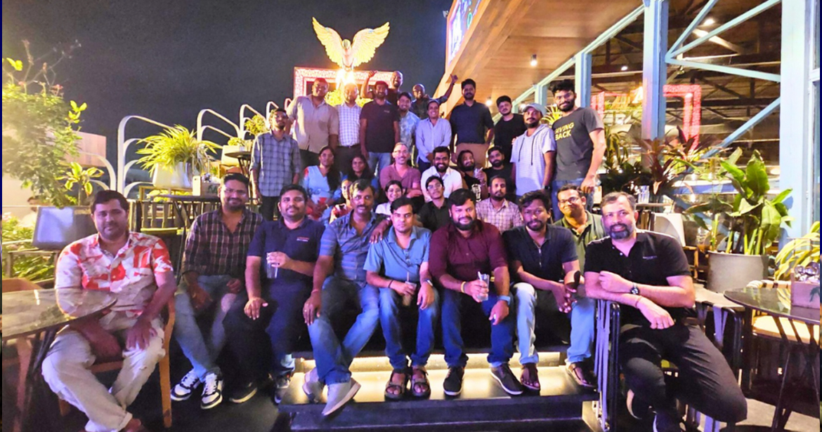 Group photo of Cloudera employees