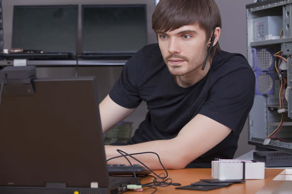 Administrator in front of a computer